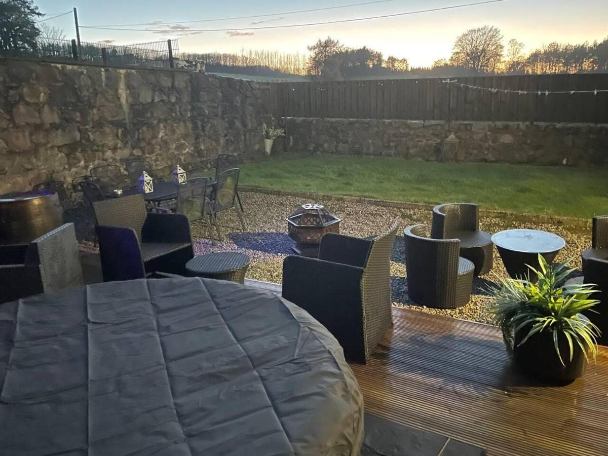 Rural Chapel Cottage Near Airport Bar & Hot Tub Aberdeen Exterior foto