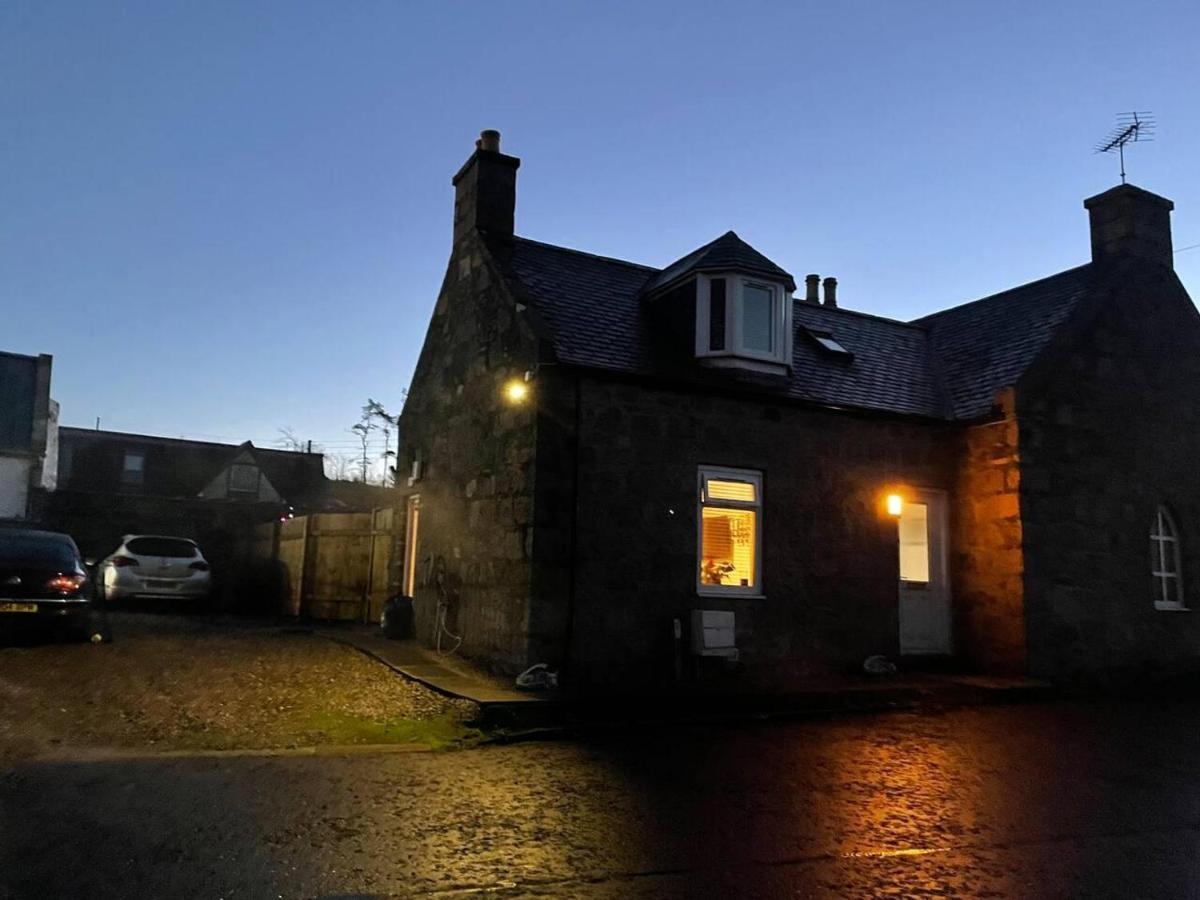 Rural Chapel Cottage Near Airport Bar & Hot Tub Aberdeen Exterior foto